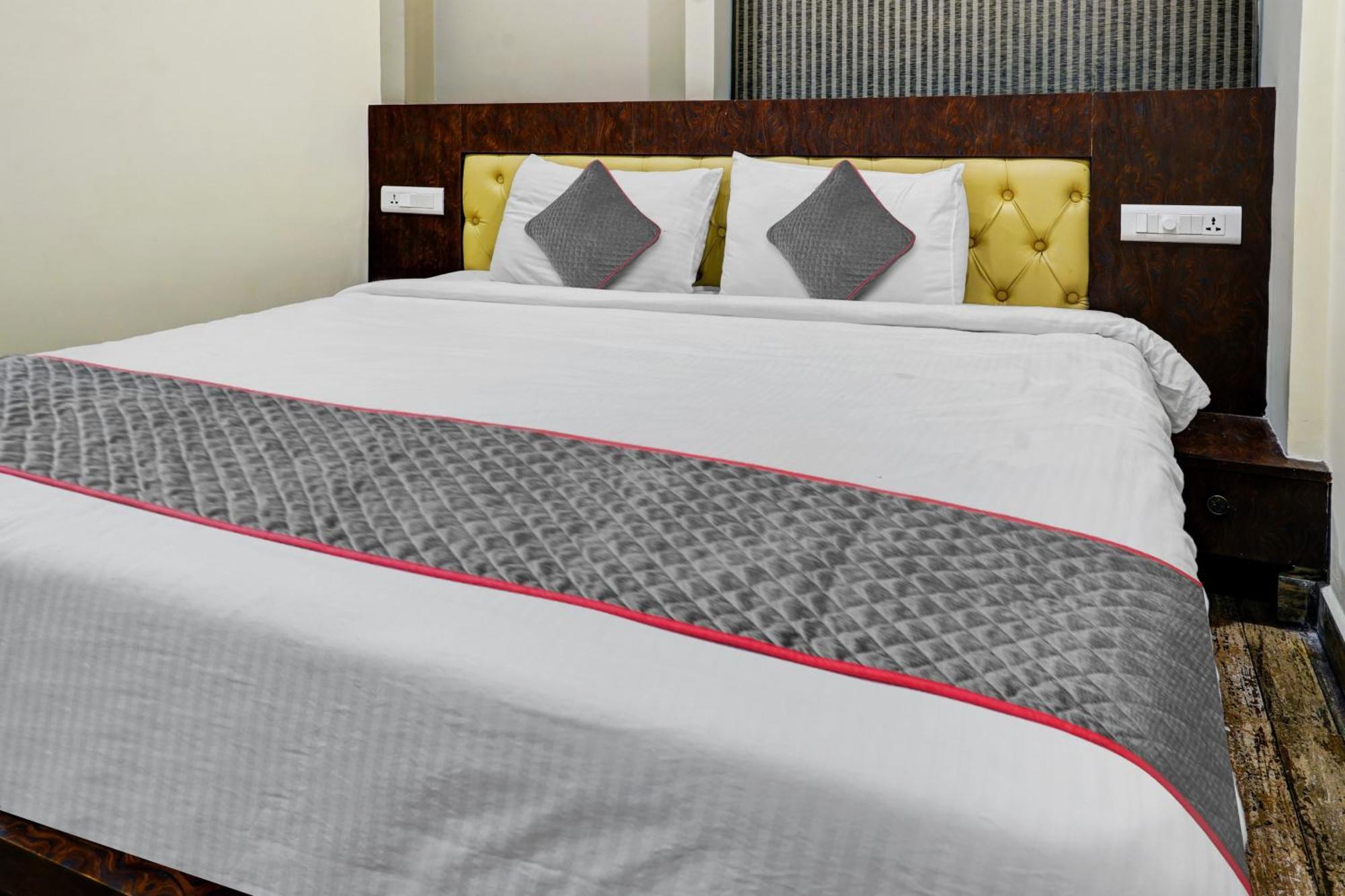 Super Townhouse Dev'S Inn By Cj Gunadala Bagian luar foto