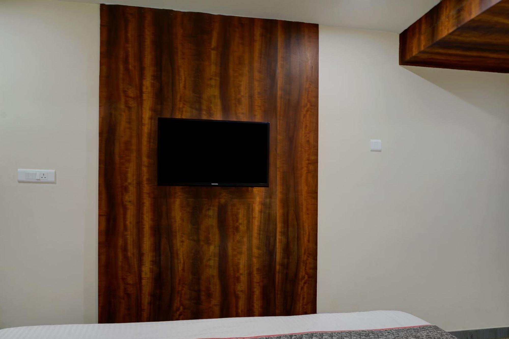 Super Townhouse Dev'S Inn By Cj Gunadala Bagian luar foto